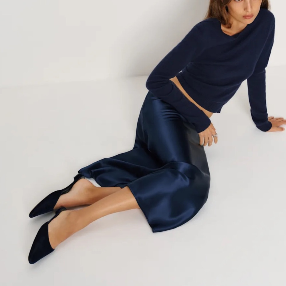 Reformation Layla Silk Skirt Core
– Midnight